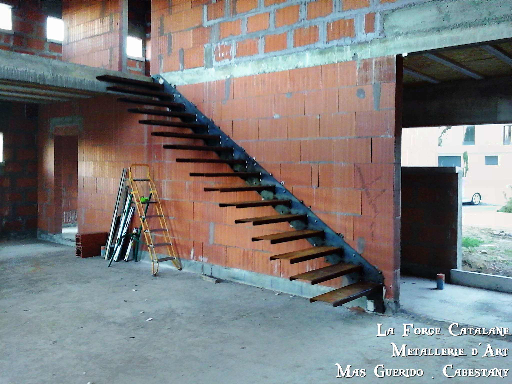 escalier marches suspendues (2) forge catalane.jpg